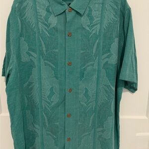 Tommy Bahama Green Casual Button Down Shirt with Relaxed Fit